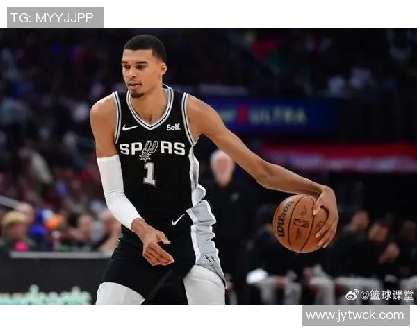 2米26控卫文班亚马展现全能球技助攻队友三分球精彩瞬间