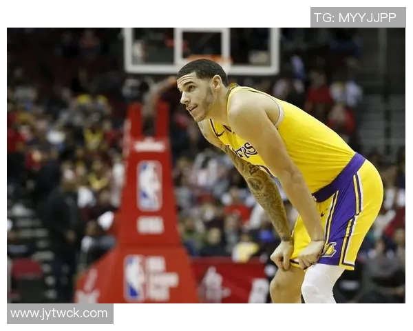 卡斯尔与文班训练赛中膝盖相撞受伤初步评估显示伤势并不严重