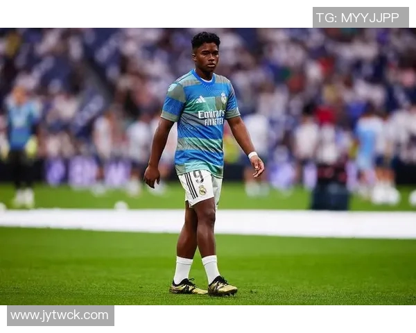 恩德里克本赛季仍未出场国际比赛间歇携妻子畅游摩洛哥度假