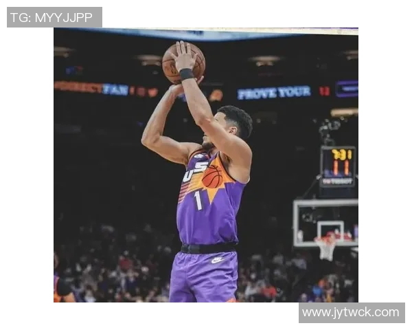 布克半场表现平平仅得8分2板5助球队状态堪忧需加强进攻效率 布克半场表现平平仅得8分2板5助球队状态堪忧需加强进攻效率