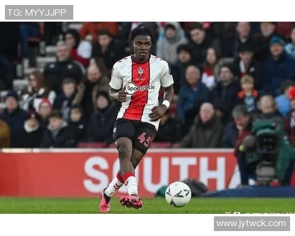 拉维亚蓝军生涯遭遇重创21岁小将两年内伤缺503天令人心痛