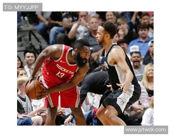 德里克奎因表现抢眼13号秀高效砍下15分6板2帽并导致文班六犯