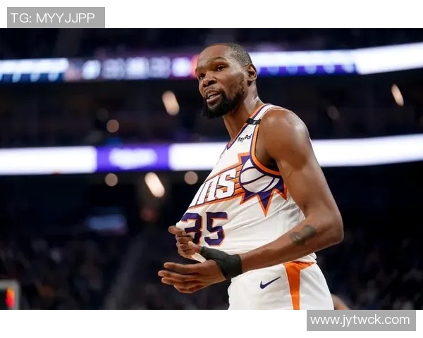 杜兰特强调球队五高阵容助力发挥身高体型优势提升竞争力 杜兰特强调球队五高阵容助力发挥身高体型优势提升竞争力