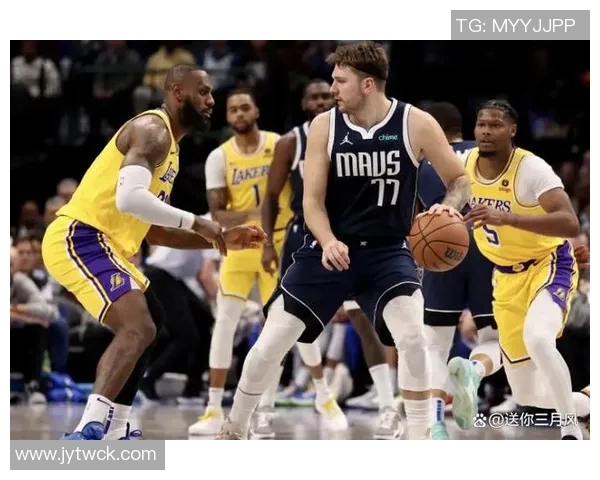 雷迪克透露艾顿与东契奇合练情况詹姆斯仍未能与球队合练 雷迪克透露艾顿与东契奇合练情况詹姆斯仍未能与球队合练