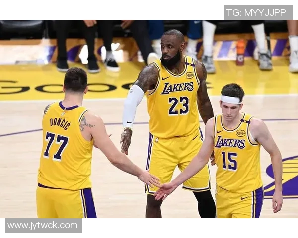 老詹父子缺席国王战美记透露其他球员均可参赛 老詹父子缺席国王战美记透露其他球员均可参赛