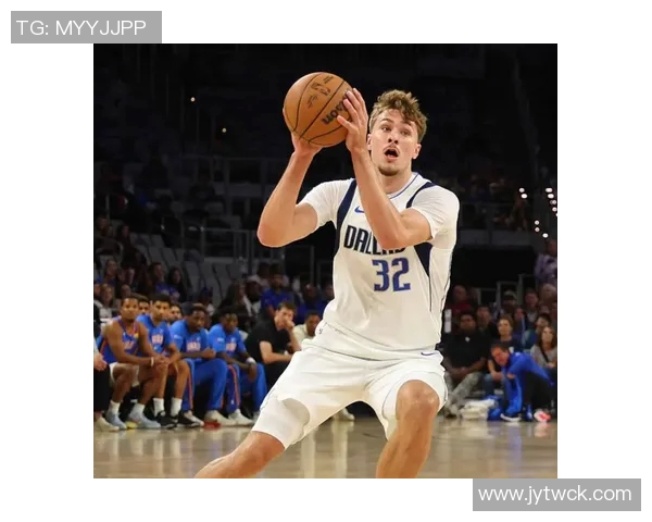 浓眉小试牛刀上半场表现抢眼贡献7分7篮板2盖帽展现强大实力 浓眉小试牛刀上半场表现抢眼贡献7分7篮板2盖帽展现强大实力