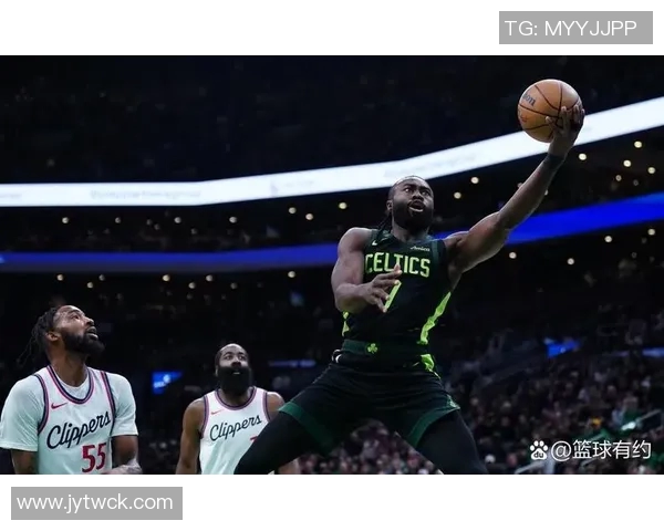 张佳玮点评杰伦布朗次节表现绿军实力展现超越战绩的深度分析 张佳玮点评杰伦布朗次节表现绿军实力展现超越战绩的深度分析