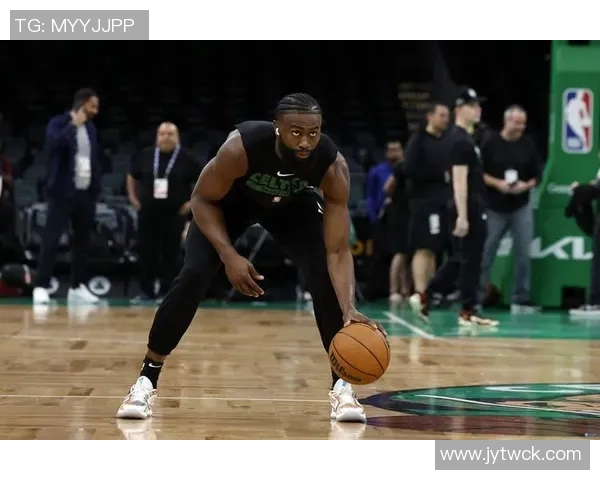 今天绿军主场迎战76人杰伦布朗伤愈复出助力球队争胜