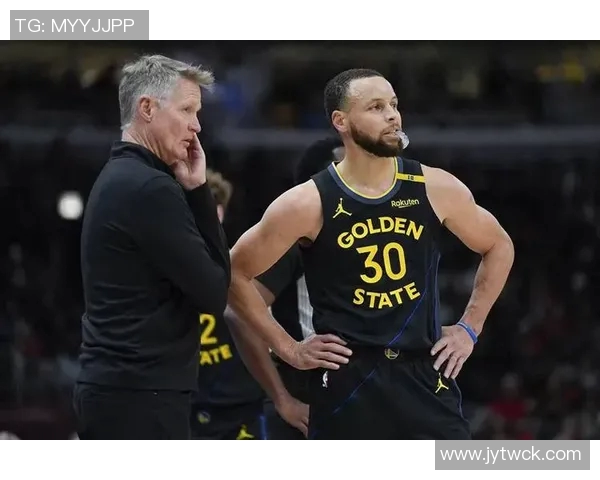 库里21分钟内狂砍31分31科尔笑容满面与其相视而笑