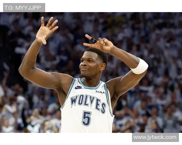 兰德尔第三节高效发力砍下17分助球队逆转局势展现领袖风范 兰德尔第三节高效发力砍下17分助球队逆转局势展现领袖风范