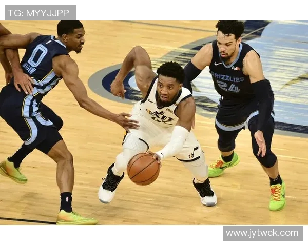 米切尔短暂出场表现平平18分钟内仅得7分助攻两次