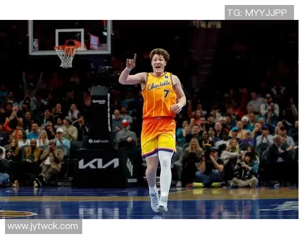 克尼佩尔下半场发力却三分失准11投5中仅得12分4篮板表现平平