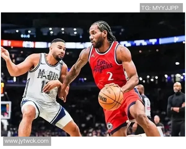 泰伦卢称赞莱昂纳德身体状态良好期待球队能持续保持最佳状态