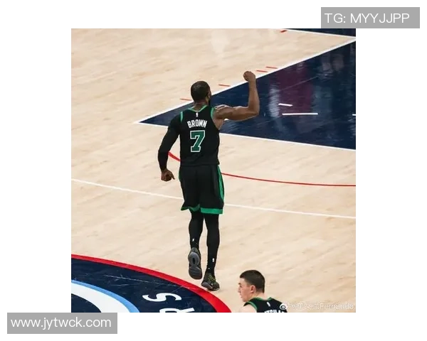 杰伦布朗首节表现低迷仅得7分2板投篮命中率堪忧需调整状态